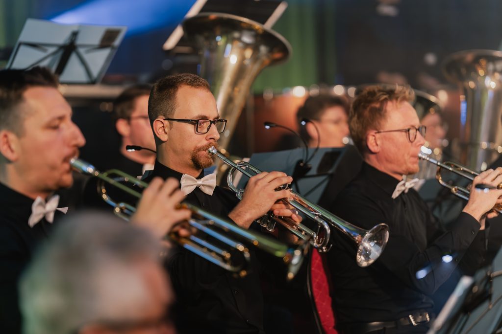 Trompeter spielen beim Herbstkonzert 2025