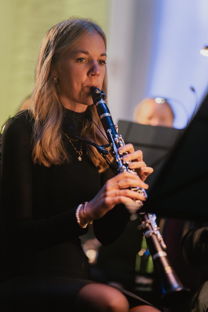 Klarinettistin beim Herbstkonzert 2025