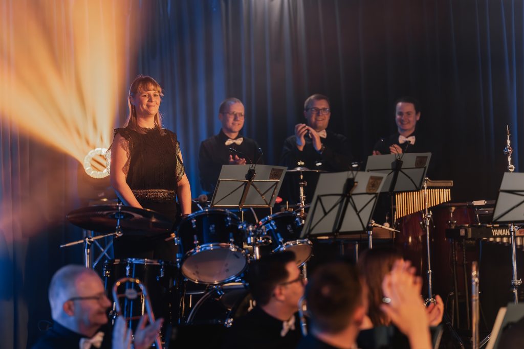 Das Schlagwerk-Register im Scheinwerferlicht beim Herbstkonzert 2025